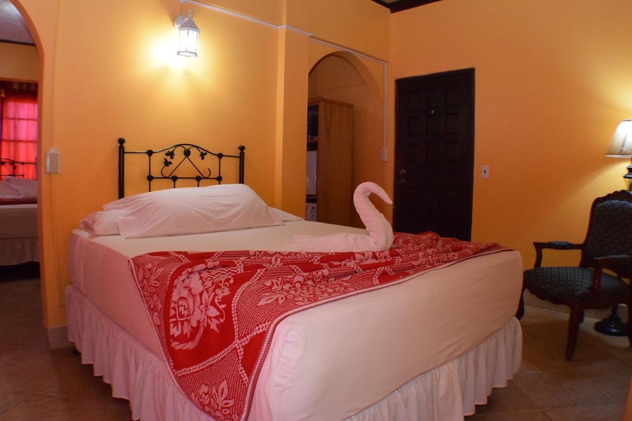Martha'S Guesthouse San Ignacio Room photo